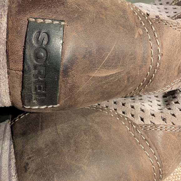 Sorel Brown and Gray Boots - Picture 10 of 14